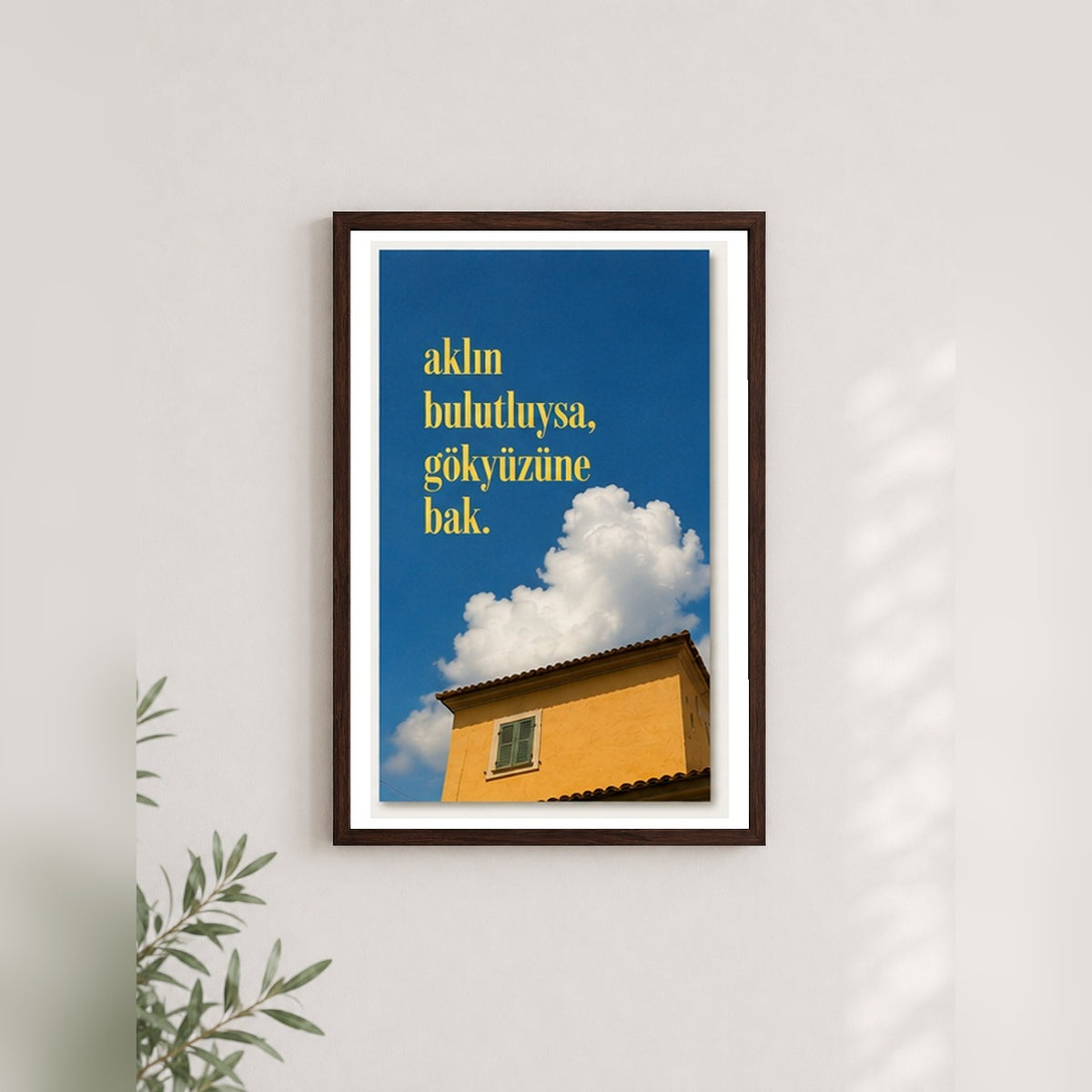 Gökyüzüne Bak – Modern Çerçeveli Poster — Ceviz — Beyaz Kenarlı — TabloLab