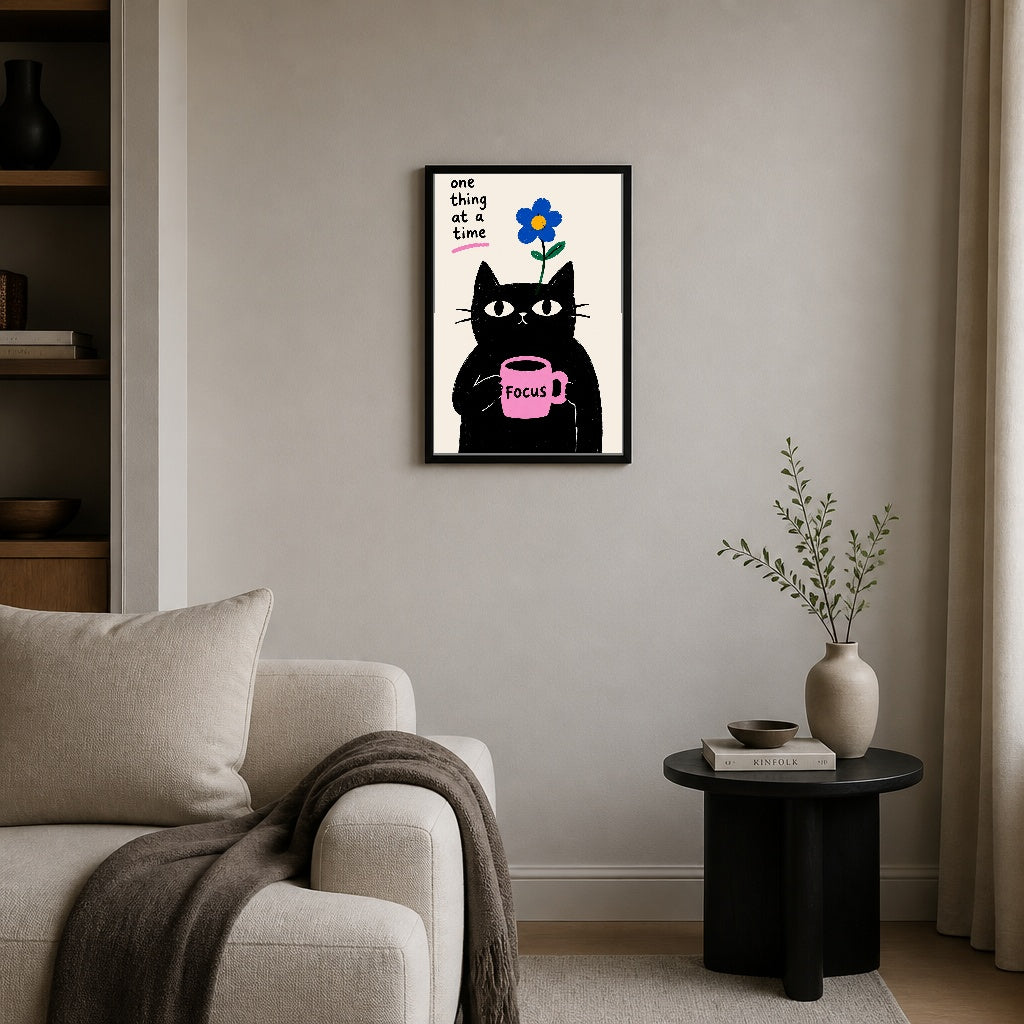 Odaklanan Kedi – İllüstrasyon Çerçeveli Poster — Siyah — Tam Baskı — TabloLab