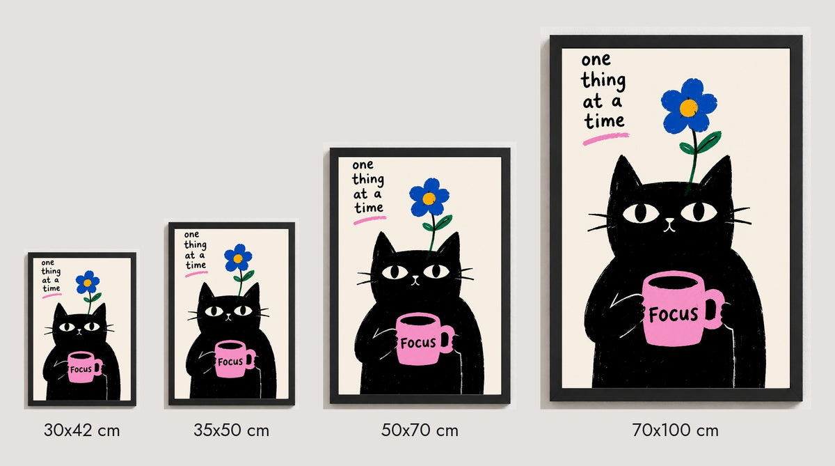 Odaklanan Kedi – İllüstrasyon Çerçeveli Poster — Siyah — Tam Baskı — TabloLab